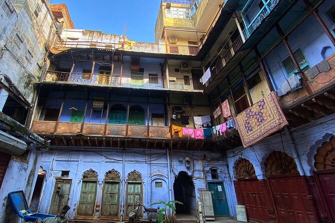 Half-Day Premium Classic Old Delhi Cycling Tour - Unity in Diversity - Gurudwara Sis Ganj Sahib: Sikh history right in the Chandni Chowk lanes