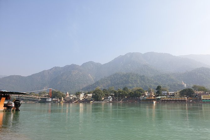 Haridwar and Rishikesh 1 Day Tour from Delhi With Lunch And Guide - Rishikesh first look via Lakshman Jhula: the bridge that sets the mood