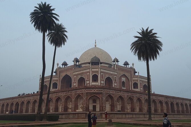 Heritage Day Tour of Old and New Delhi - Pasar Chandni Chowk: Shahajanabad’s streets, Red Fort area, and spice-market power