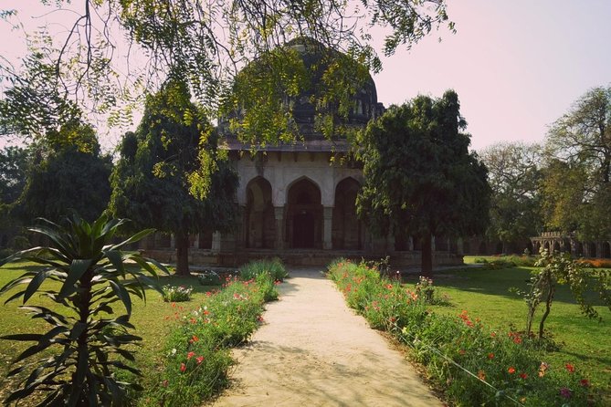 Heritage Delhi Photography Walk (2 Hours Guided Walking Tour with Rickshaw Ride) - Stop 1: Safdarjung Tomb photos in a tight 30 minutes
