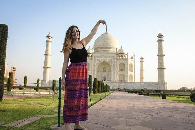 India's Best Golden Triangle Tour with Holy Ganges - ALL INCLUSIVE - Fatehpur Sikri Stopover to Jaipur: A Strong Road-Day Payoff