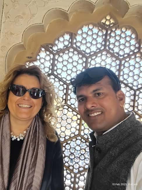 Jaipur Private Day Trip with Monument Tickets from New Delhi - Hawa Mahal and Jal Mahal Photo Stops: short stops, good payoff