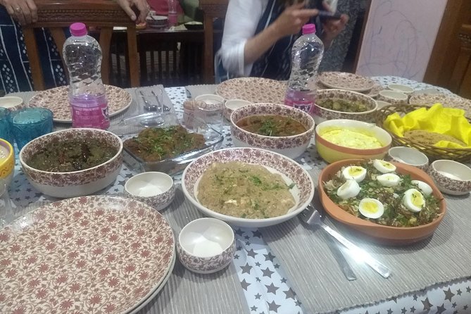 Learn 5-6 & Eat 9-10 Veg & Non-Veg Authentic Dish in a Delhi Home - Key highlights worth knowing before you go