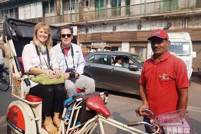 Luxury Rickshaw Tour of Old Delhi - Key Things You’ll Notice on This Luxury Old Delhi Rickshaw Tour