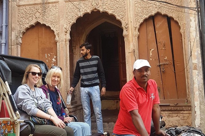 Luxury Rickshaw Tour of Old Delhi - Palaces, Mansions, and Heritage Havelis Without the Museum-Day Feeling