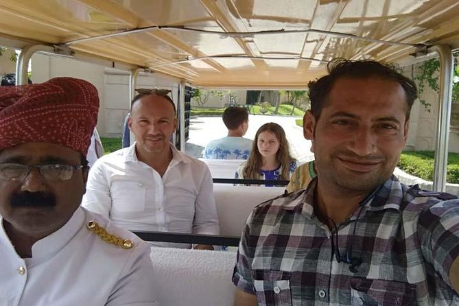 Luxury Taj Mahal Tour By Luxury Car From Delhi With 5 Star Lunch - Guides and Drivers: The Real Quality Check
