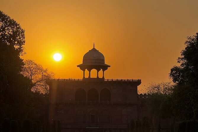 Luxury Taj Mahal Tour By SUPERFAST Train From Delhi - Inside the Taj Mahal: what a guided walk improves