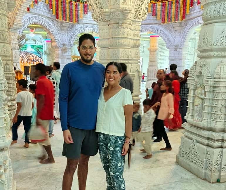 Magical Mathura Vrindavan Tour: Krishna's Homeland - Dwarkadhish Temple in Mathura: calm devotion with carved detail