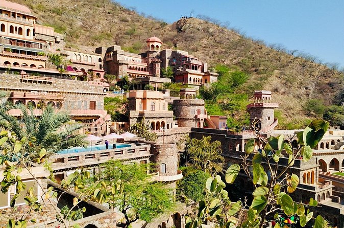 Neemrana Fort visit with Lunch From Delhi - Lunch inside the fort: a simple plan that makes the day better