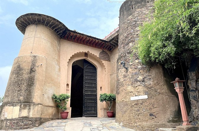Neemrana Fort visit with Lunch From Delhi - Price and what you’re actually buying for $120