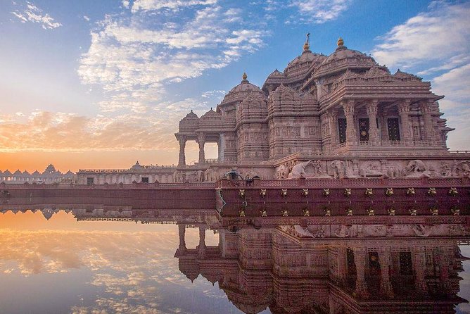 New Delhi: Akshardham Evening Tour with Light & Water Show - Hotel pickup and a smooth start at 4:00 pm