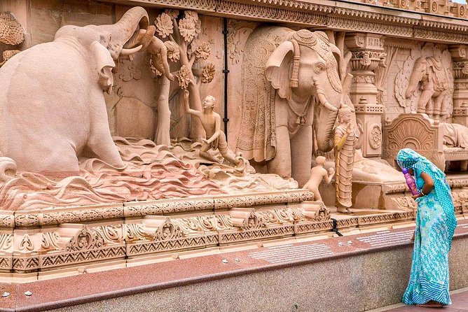New Delhi: Akshardham Evening Tour with Light & Water Show - Price and value: $38.89 for a ticketed temple evening