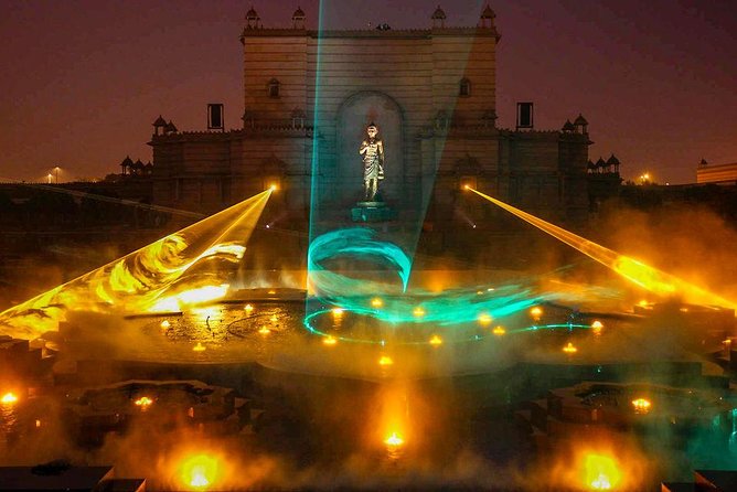 New Delhi: Akshardham Evening Tour with Light & Water Show - Walking into Swaminarayan Akshardham Temple’s big, meaningful design