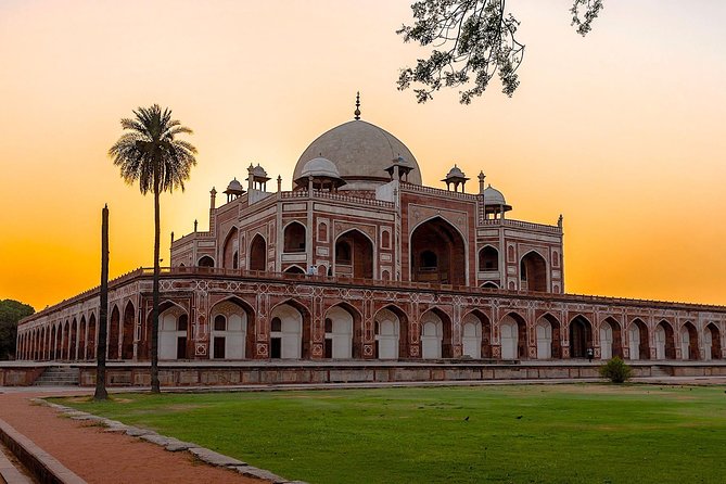 New Delhi and Old Delhi Private Tour 4-8 Hours - Customizable - New Delhi stop 1: Qutub Minar without the guesswork