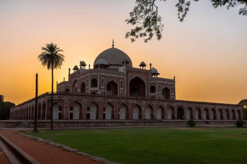 New Delhi: Evening Delhi Nights City Guided Tour - The ride setup: hotel pickup, private comfort, and a real guide