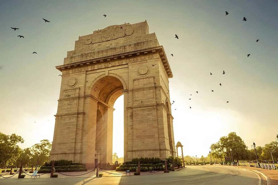 New Delhi: Local Evening Tour with Indian Street Food - Quick hits you’ll feel right away
