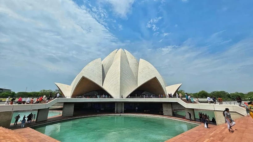 New Delhi: Lotus Temple Private Tour with Skip-the-Line - Gift shop and the end of the tour: take something small