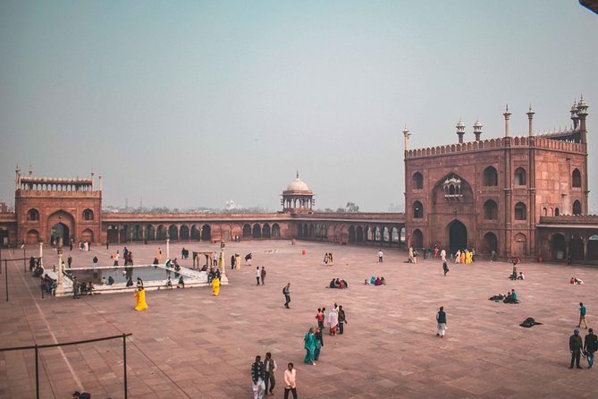 New Delhi: Mughal's architecture tour with transfers - Jama Masjid first: scale, calm, and the details you’ll notice with time