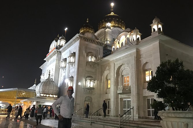New Delhi Night Tour group tour - Gurudwara Bangla Sahib: Religion, Service, and a Calm Pause