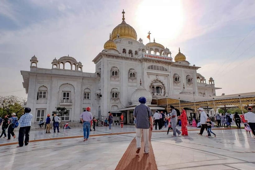 New Delhi : Night View of Delhi Tour - 4 Hrs - Connaught Place After Dark: Photos, People-Watching, and a Guided Wrap-Up