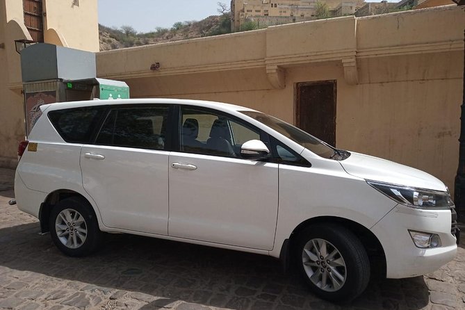 New Delhi to Agra Airport/Hotel – One-Way Cab Private Transfers - The ride itself: air-conditioning, bottled water, and a calmer pace