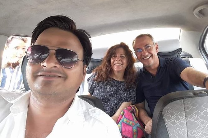 New Delhi to Agra Airport/Hotel – One-Way Cab Private Transfers - Driver experience: what you’re paying for beyond driving