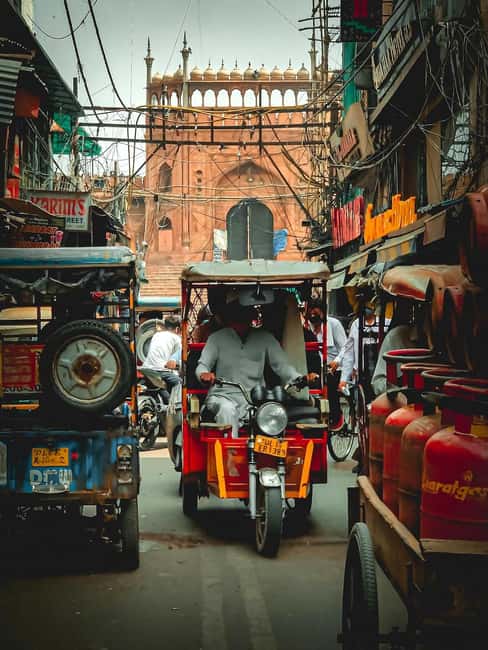 New & Old Delhi: Private Day Tour with Female Guide - Shift to New Delhi: Qutub Minar and Humayun’s Tomb