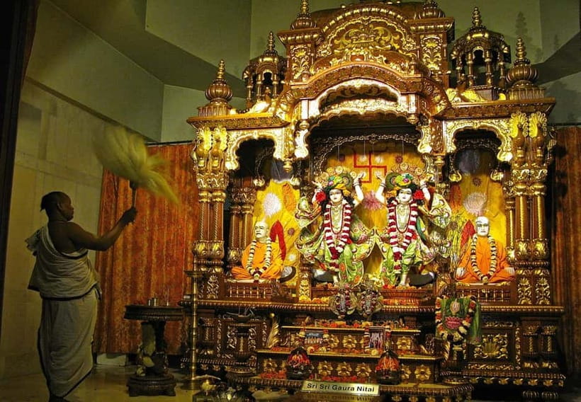 Night View of Delhi Tour - 4 Hrs - ISKCON and Birla Mandir Open Window: How the Temple Timing Works