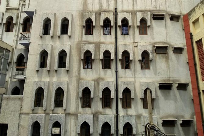 Nizamuddin Tour - Hazrat Nizamuddin Auliya: the shrine stop that sets the tone