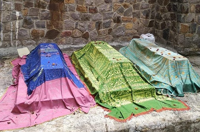 Nizamuddin Tour - Getting there: the meeting point matters in this area