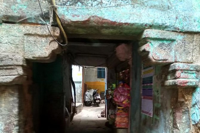 Nizamuddin Tour - The poetry stops: Ghalib and Khusrau in the same walk