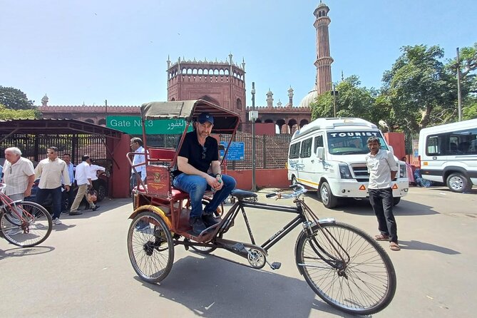 Old and New Delhi City tour - Red Fort outside: you still get the photos, and the reason matters