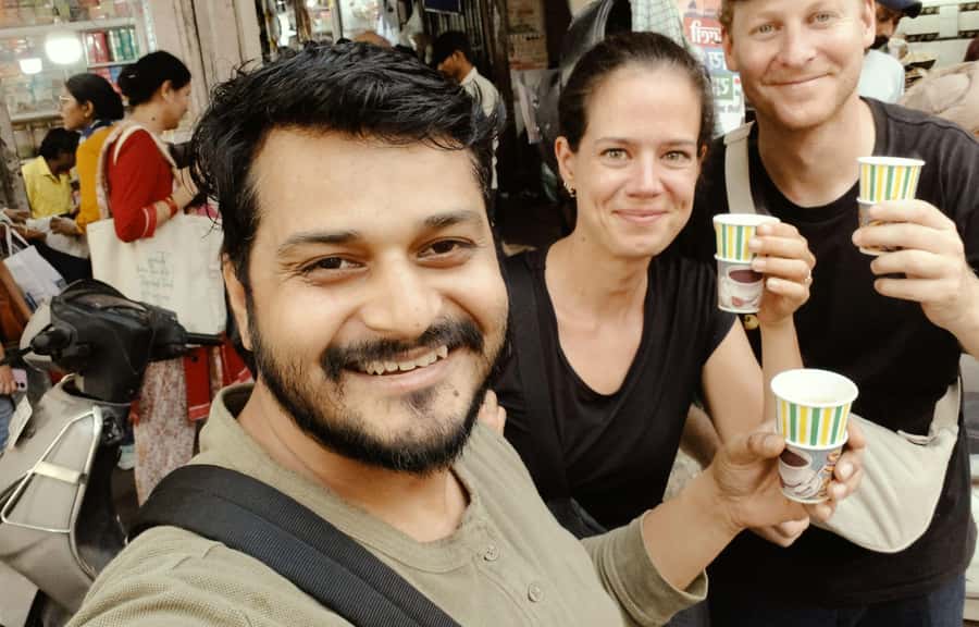 Old Delhi: 3-hour Street Food Tour - Gurudwara Sis Ganj: A serious stop that doesn’t slow your appetite
