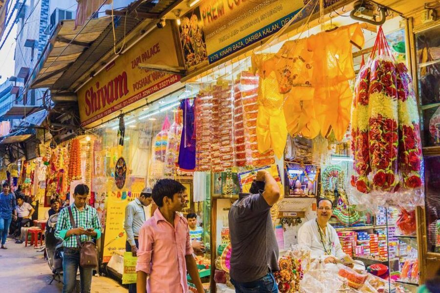 Old Delhi: 3-Hour Tuk-Tuk/Rickshaw Tour - Gurudwara Sis Ganj and langar: community kitchen, not just a photo stop