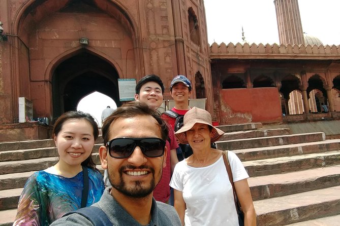 Old Delhi and Temples tour with a Local - Gurudwara Bangla Sahib: Sikh worship and the community kitchen