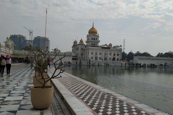 Old Delhi and Temples tour with a Local - The local guide factor: why a friend-like guide improves everything