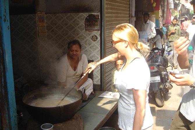Old Delhi Food, Heritage&Cultural Walk with Rickshaw ride to Masterji Kee Haveli - Key things you’ll notice on this Old Delhi experience