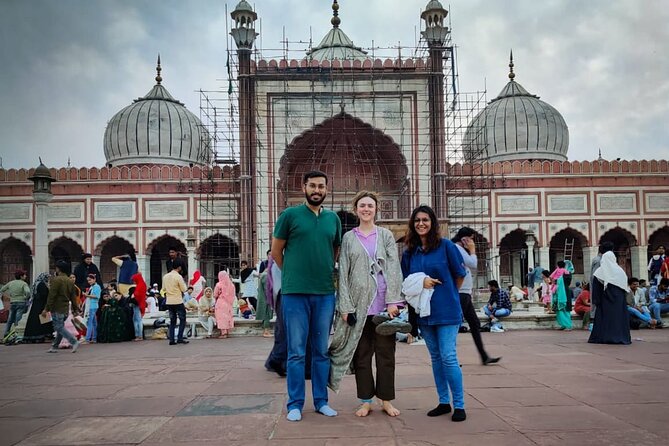 Old Delhi Heritage and Street Food Walk with a Local - Stop 4: Gurudwara Sis Ganj Sahib and the Sikh martyrdom story