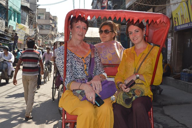 Old Delhi Photography & Food Tour with Rickshaw Ride to Masterji Kee Haveli - Your Guide and the Small-Group Advantage: Questions, Photos, and Street-Scale Context