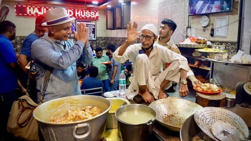 Old Delhi: Private Tour of Chandni Chowk, Tuk Tuk & Food - Street food stops: how to eat well when everything smells good