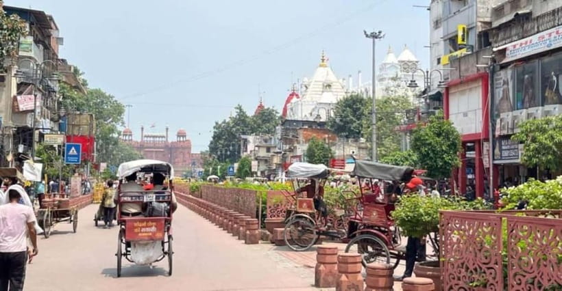 Old Delhi: Private Tour of Chandni Chowk, Tuk Tuk & Food - Jama Masjid: the Mughal start (and what to expect)