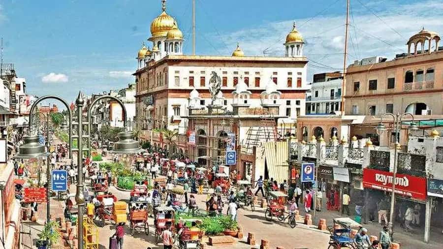 Old Delhi: Red Fort, Jama Masjid & Chandni Chowk by Tuk Tuk - Jama Masjid: big scale and fast panoramic payoff