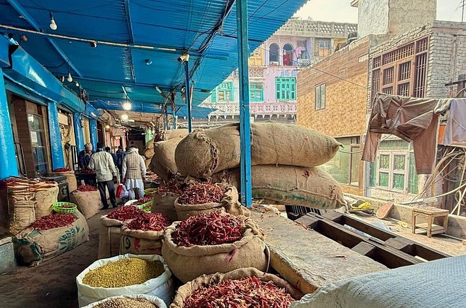 Old Delhi's Belly - The temple stop and the Sikh temple moment: calm before the markets