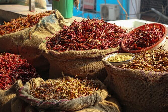 Old Delhi Spice Market and Temple Tour - Gurudwara Sis Ganj Sahib: history tied to today’s community kitchen