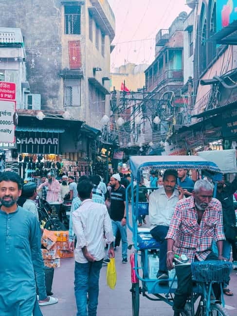 Old Delhi Temples and Spice Market Tour - Where the tour starts at Rajiv Chowk, and why it matters