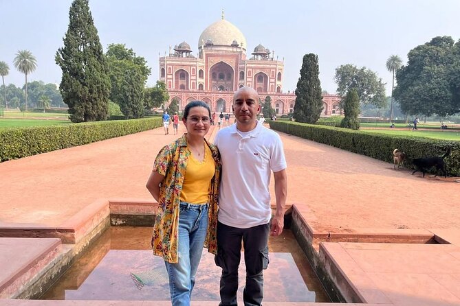 Old & New Delhi Full or Half Day Private Sightseeing Tour - Gurudwara Bangla Sahib: A Calm Breather with Real Spiritual Context