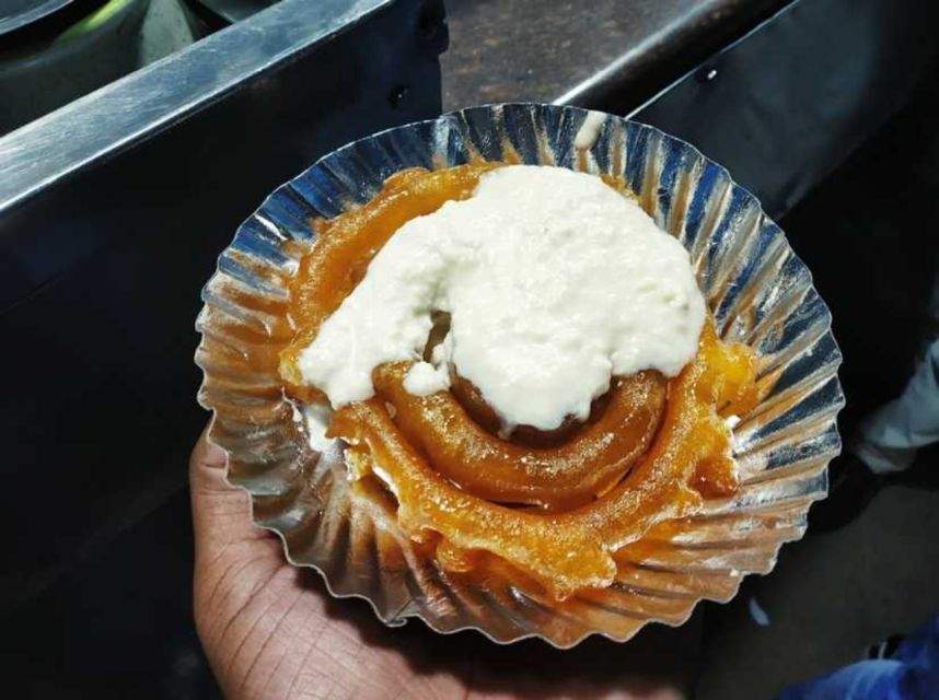 Old & New Delhi Full or Halfday Guided Tour with Street Food - Gurudwara Bangla Sahib and the langar scale