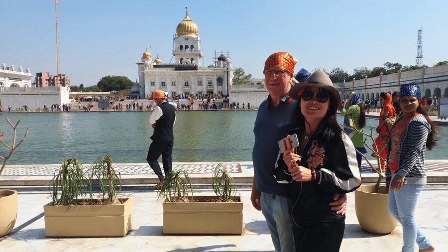 Old & New Delhi Guided City Tour: Half or Full Day Available - Gurudwara Bangla Sahib: Sikh culture, a calm pond, and free food