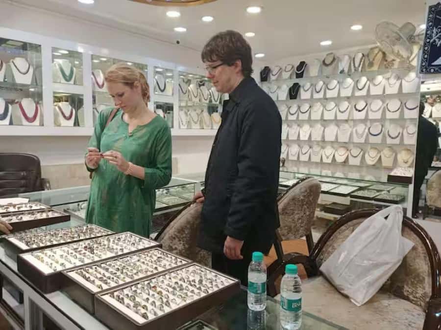 Old & New Delhi Shopping Tour with Female Consultant - Who Should Book This Tour (And Who Might Skip It)