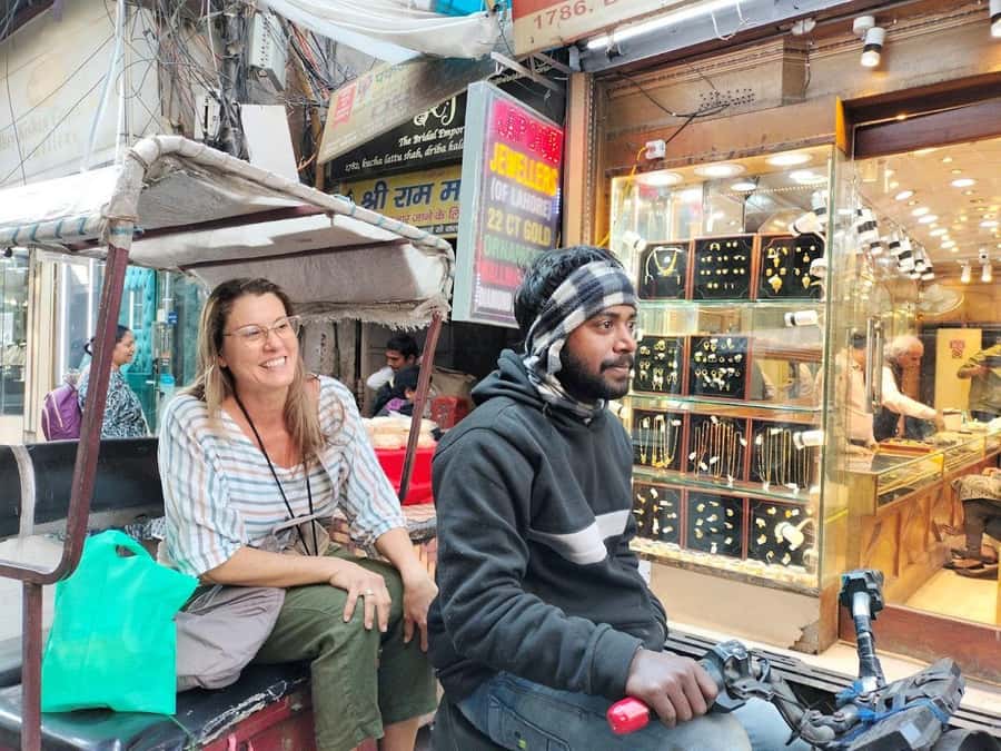 Old & New Delhi Shopping Tour with Female Consultant - Transition to New Delhi: Wide Roads, Planned Layout, and a Different Kind of Shopping